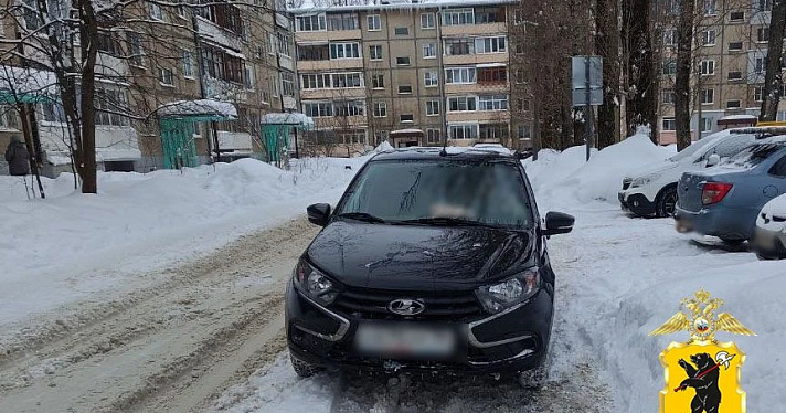 В Дзержинском районе Ярославля легковушка сбила девушку-подростка