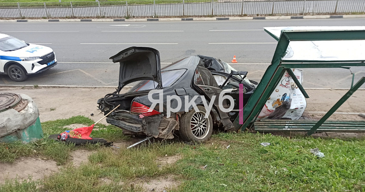 В Ярославле 18-летний водитель без прав насмерть сбил человека на остановке