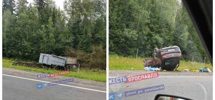 Пострадали дети: в Ярославской области иномарка перевернулась после столкновения с фурой_277476