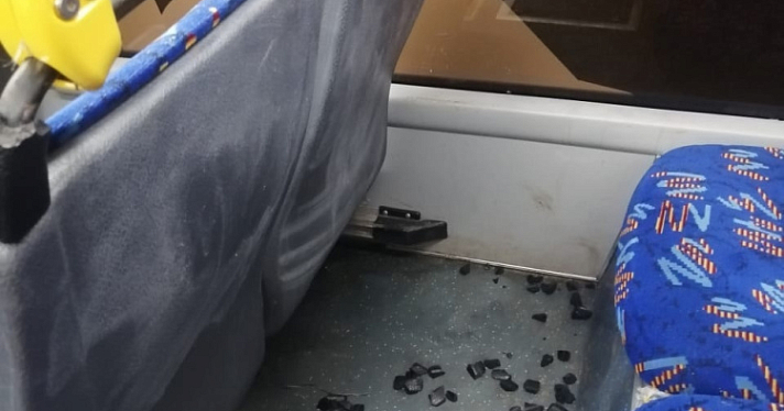 «Видео отправлено в полицию»: в Ярославле вандалы портят новые автобусы