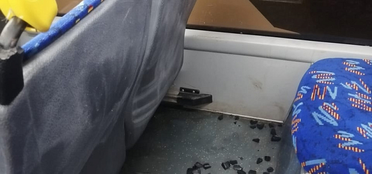 «Видео отправлено в полицию»: в Ярославле вандалы портят новые автобусы