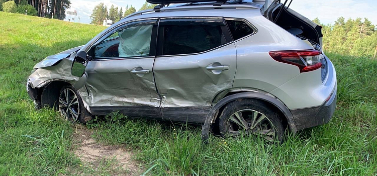В Ярославской области пьяный полицейский устроил ДТП_216811