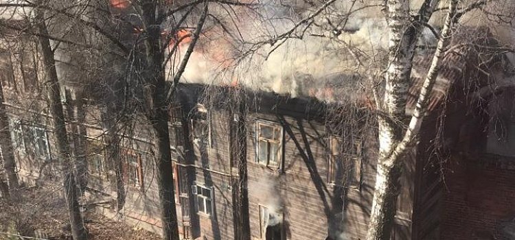 В центре Ярославля горел расселенный дом, который не признали объектом культурного наследия_157537