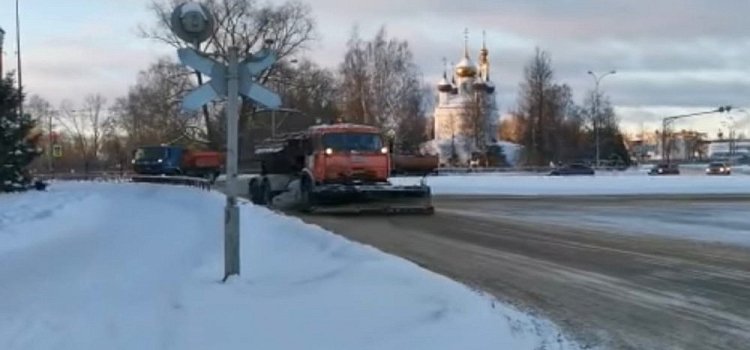 «Спасибо рабочим!»: как в Рыбинске справляются с уборкой территорий