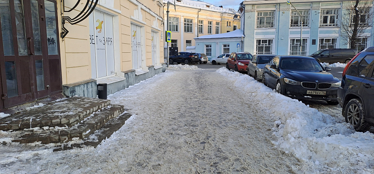 Ярославцы пожаловались на «смертоубийственные» тротуары с крупноформатной плиткой_265297