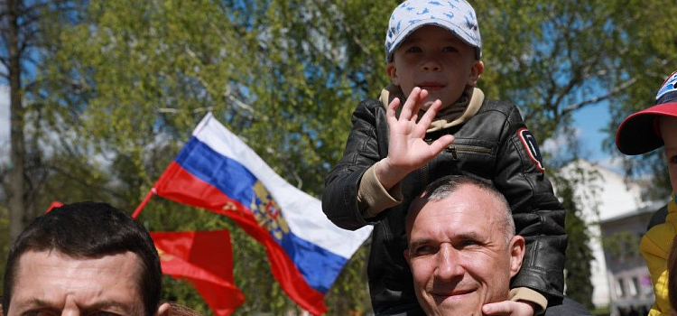 «В центр выбрался весь город»: Ярославль массово отметил День Победы_239560