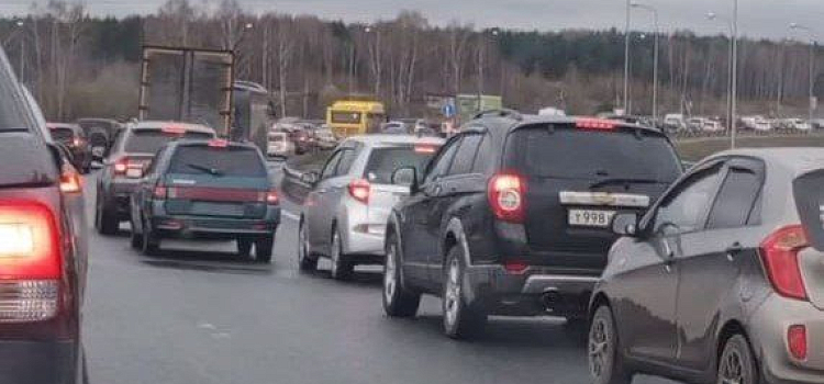 На картах дороги «бордовые»: Ярославль встал в огромные пробки