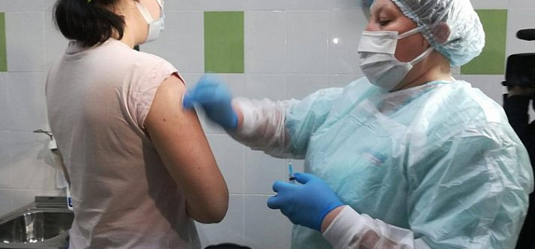 Из-за COVID-19 в России ввели имунные паспорта: зачем они нужны