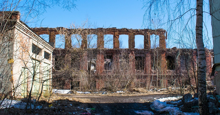 Собственника разрушающегося здания бывшего фарфорового завода в Песочном проверят по факту причинения вреда объекту культурного наследия_156409