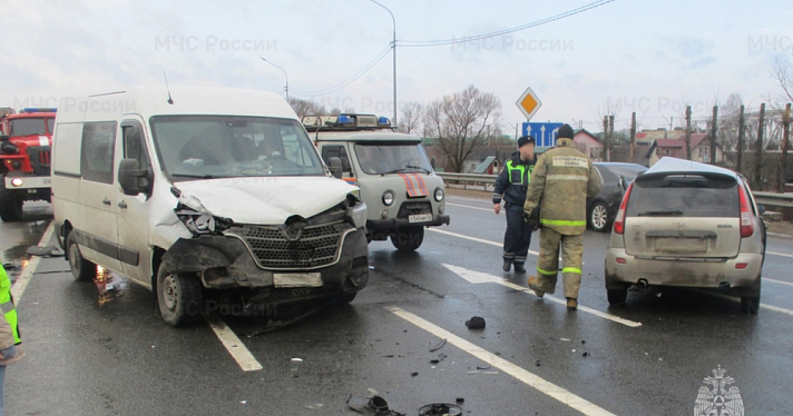 Три человека пострадали на трассе М-8 у посёлка Семибратово