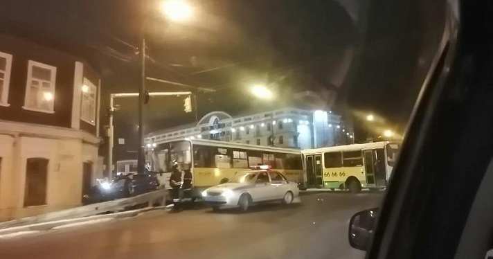 ДТП с участием автобусов на Московском проспекте Ярославля: видео и подробности_162291