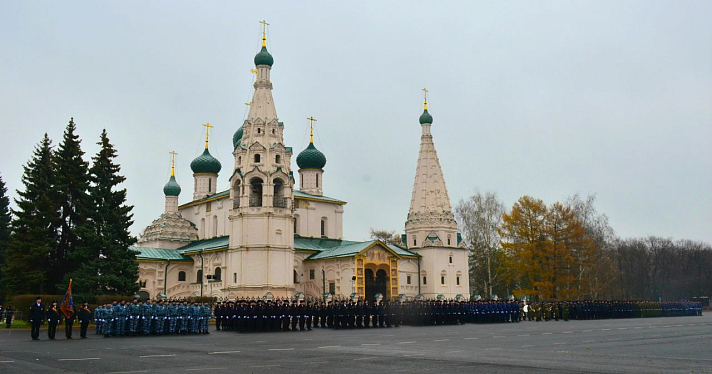 В Ярославле состоялся парад в честь Дня полиции
