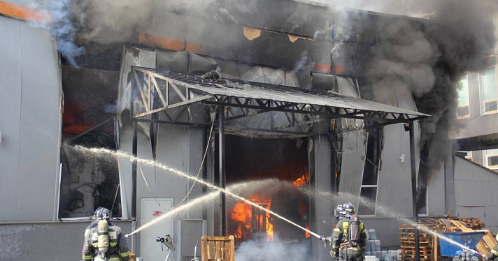 В МЧС показали, как тушили пожар на «Ярославском печатном дворе»