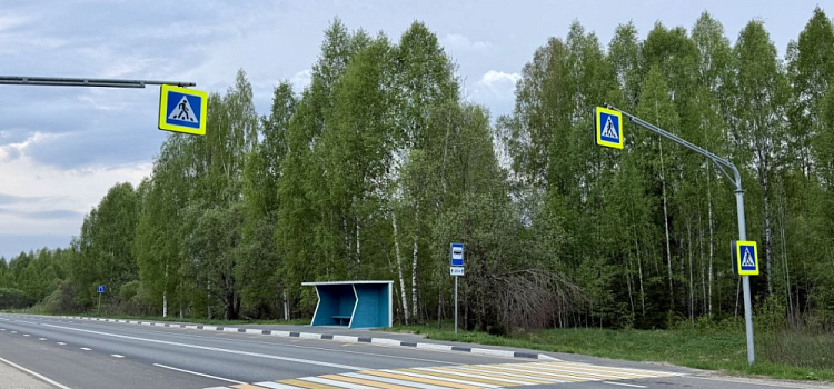 На дорогах Ярославской области появятся новые тротуары, освещение и лежачие полицейские