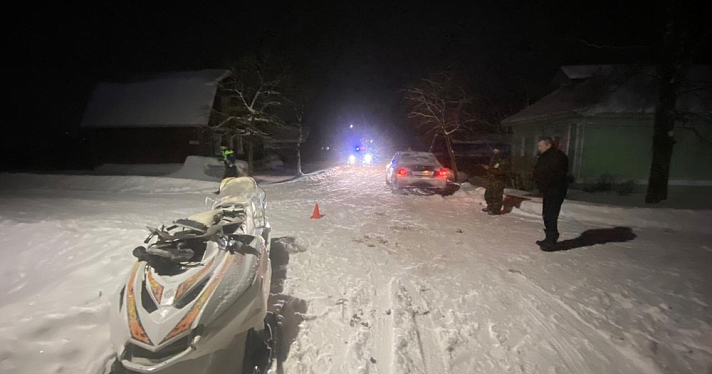 В Ярославской области девушка пострадала, катаясь на снегоходе