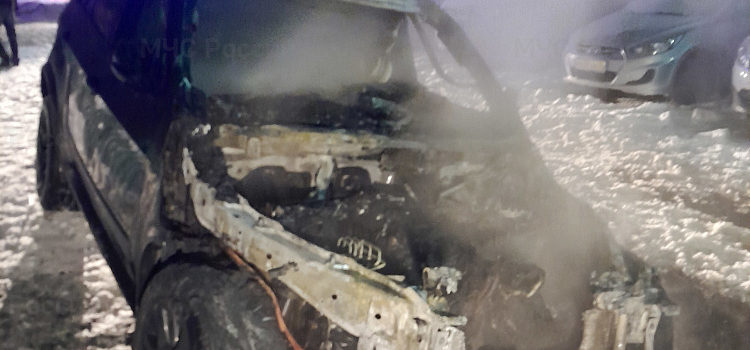 В Ярославле после поджога дорогой иномарки полицейские возбудили уголовное дело