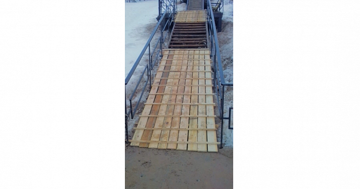 «Территория опережающего развития»: в Тутаеве обвалилась лестница, ведущая к Волге от Воскресенского храма_156948