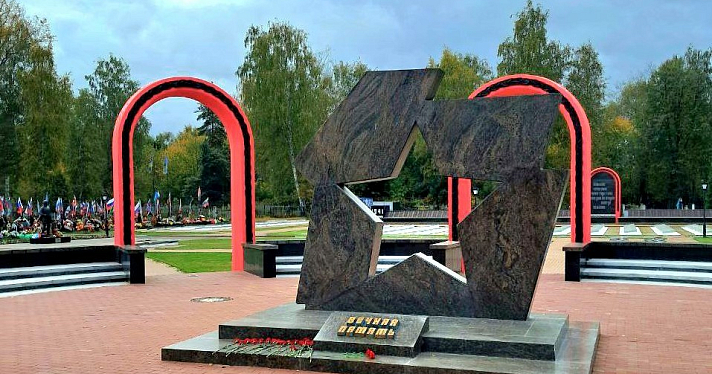 В Ярославле на Воинском мемориальном кладбище завершили реставрацию захоронений