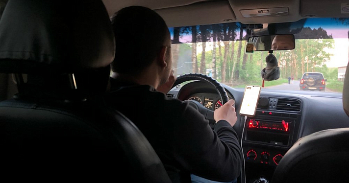 В Ярославле остановили таксиста с поддельными правами