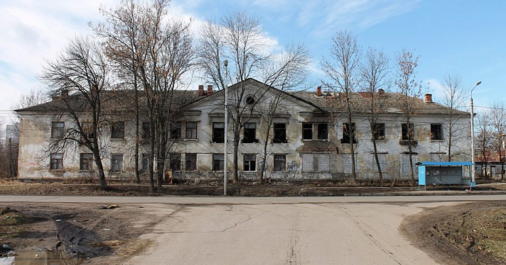 Фото дня. Разваливающийся дом на Жуковского, который активисты ярославского ОНФ попросили быстрее расселить_157544