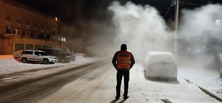 Опоздал на последний автобус в 30-градусный мороз: в Ярославле на остановке обнаружили пожилого мужчину
