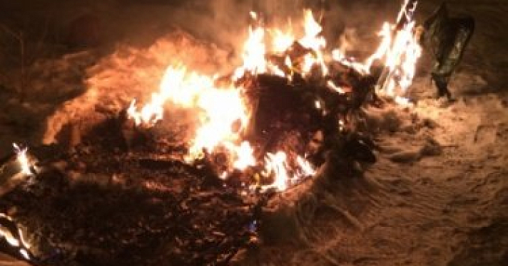 В районах Ярославля сгорели два мусорных контейнера