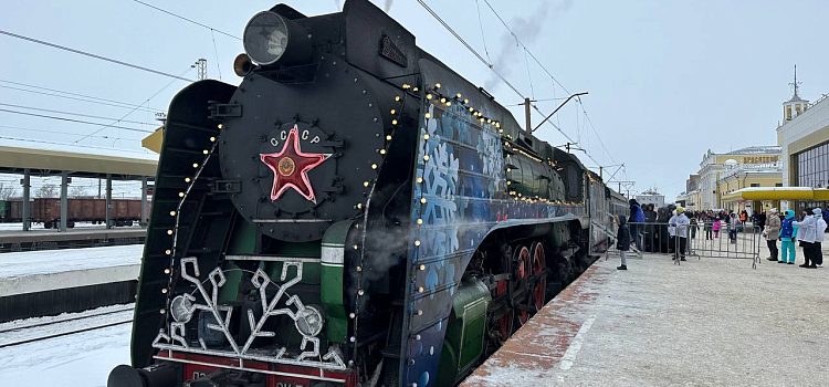 Время верить в сказку: в Ярославль прибыл поезд Деда Мороза_230610