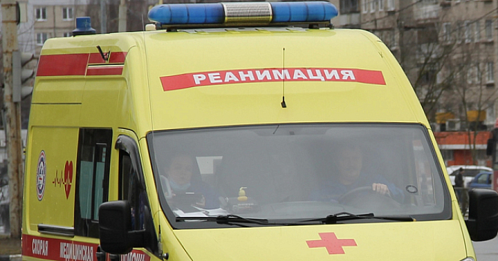 В Дзержинском районе легковушка сбила двух пешеходов