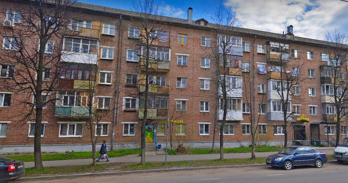 В Ярославле у дома нашли тело выпавшего из окна мужчины