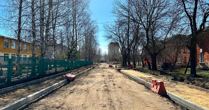 Некоторые объекты должны закончить раньше: власти и подрядчик показали, как проходит ремонт дорог в Ярославле_237584