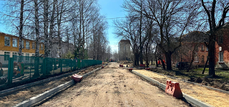 Некоторые объекты должны закончить раньше: власти и подрядчик показали, как проходит ремонт дорог в Ярославле_237584