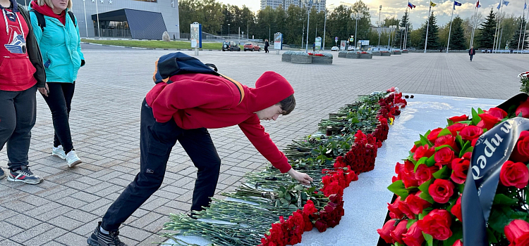 Весь хоккейный мир помнит: в Ярославле проходят мероприятия Дня памяти «Локомотива»_251005