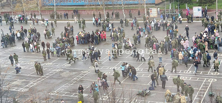 Тревожный и трогательный момент: в Ярославле начались отправки мобилизованных_224456