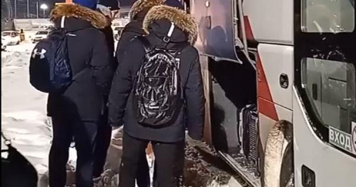 Самолет с хоккеистами «Сочи» не смог приземлиться в Ярославле из-за сложных метеоусловий