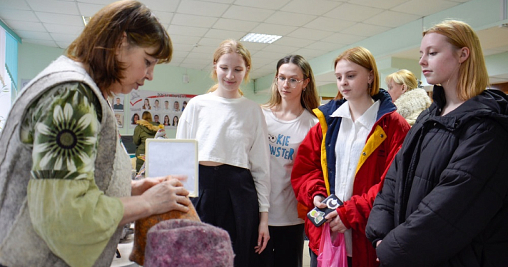 Ярославские мастерицы провели мастер-шоу для студентов ЯКУиПТ 