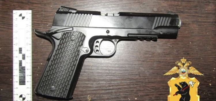 Разбой по-рыбински: в Ярославской области мужчина с игрушечным пистолетом украл смартфон_313533