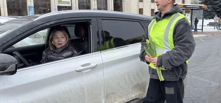 В Ярославле сотрудники Госавтоинспекции массово останавливали женщин-водителей_312598