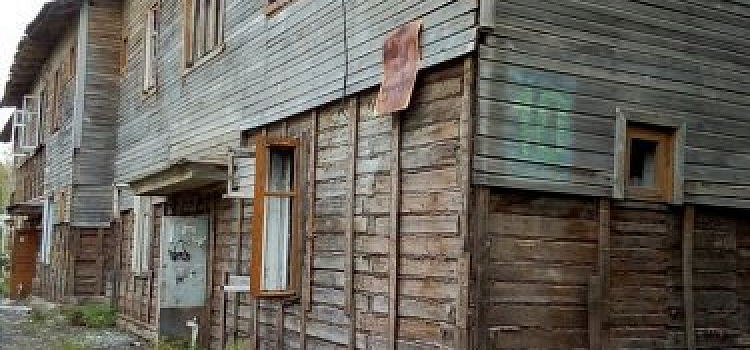 Мэрию Ярославля обязали заколотить дом, признанный аварийным 10 лет назад