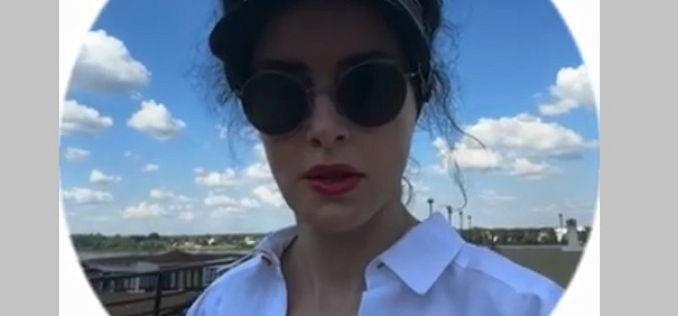 «Ярославка — это корова, ярославна — это женщина»: Тина Канделаки погулялась по набережной Ярославля