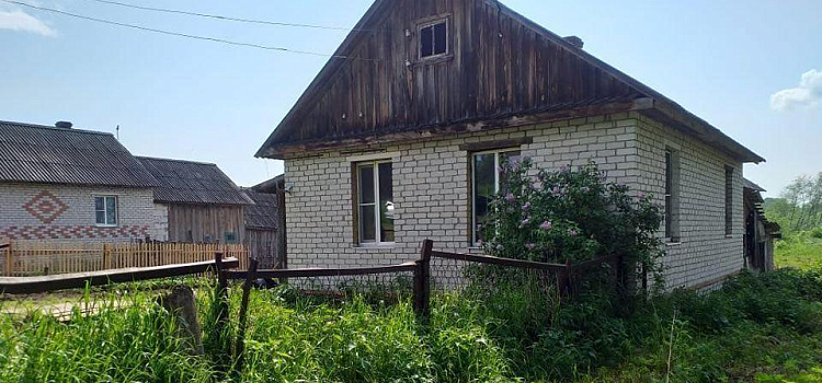 Для семьи из Угличского района, которая потеряла троих детей в пожаре, купили дом