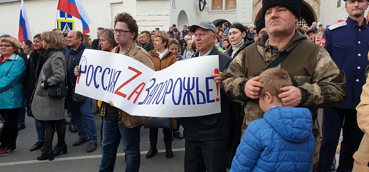 В поддержку референдумов: ярославцы собрались в центре города на митинге-концерте_222123