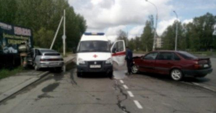 В Рыбинске столкнулись «ВАЗ-2112» и «Фольксваген Пассат»   