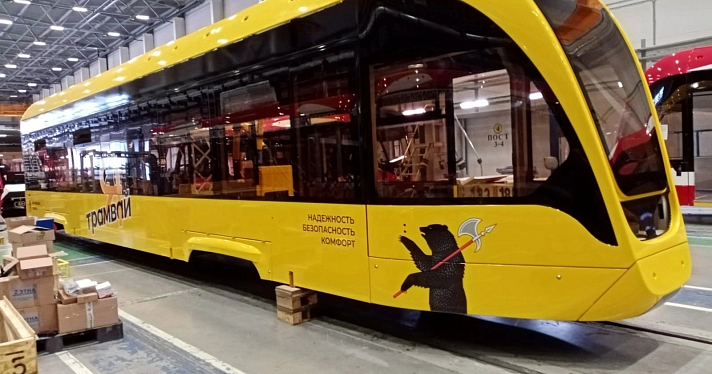 Ярославцам показали их будущий желтый брендированный трамвай_242086