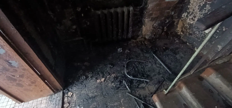 В Ярославле неизвестные подожгли вещи в двух подъездах многоэтажек_308921