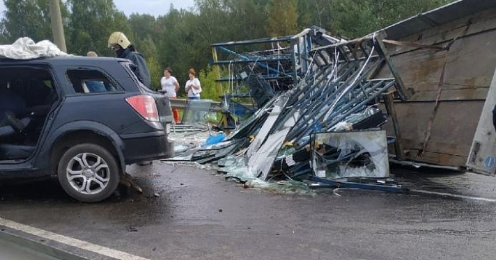 В Ярославле произошло ДТП с грузовиком: трое госпитализированы_166444
