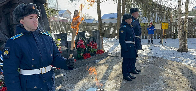 В посёлке Пречистое Ярославской области впервые зажгли Вечный Огонь_292578