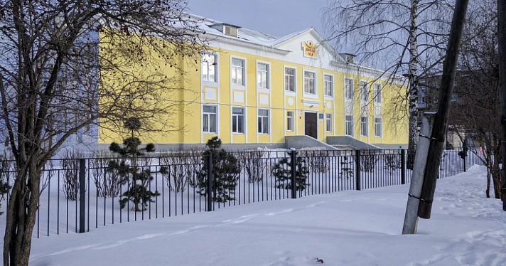 В Рыбинской школе обрушился потолок в одном из кабинетов