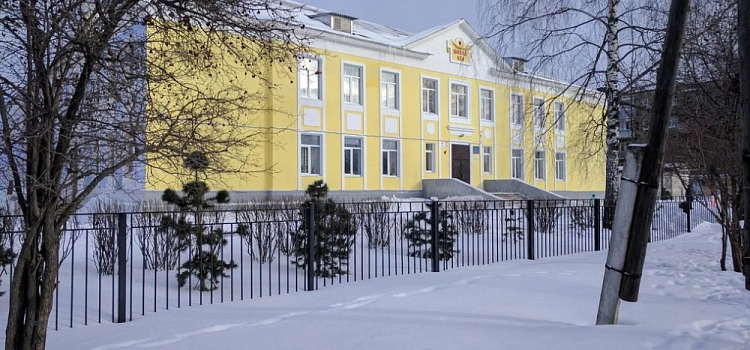 В Рыбинской школе обрушился потолок в одном из кабинетов