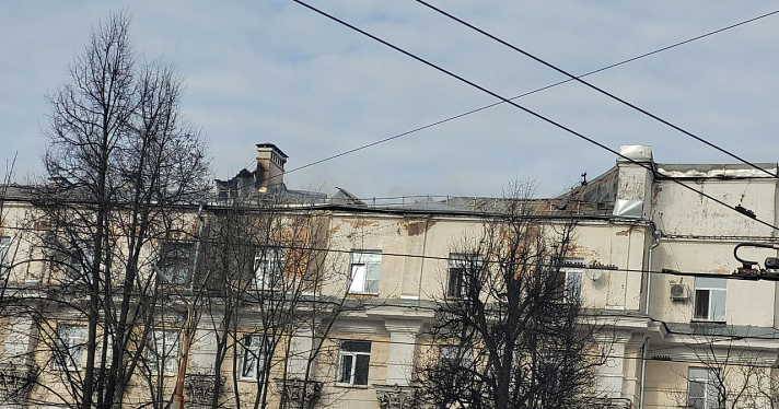 «Что-то случилось с проводкой»: жильцы горящей ярославской «сталинки» рассказали о происшествии_267013