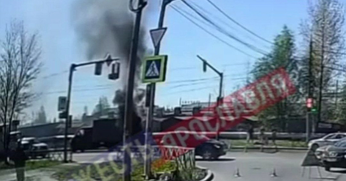 В Ярославле во время нанесения разметки пострадал сотрудник дорожной службы